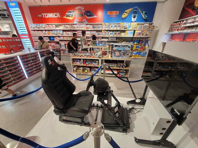 toys-r-us-vivocity-flagship-store-17