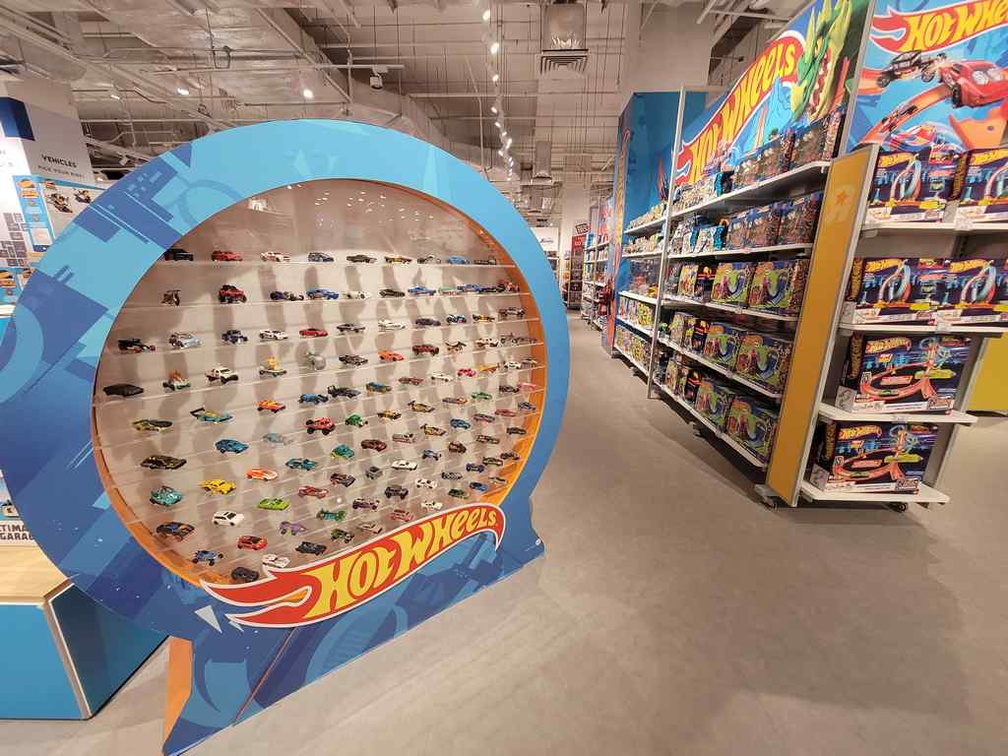 toys-r-us-vivocity-flagship-store-18