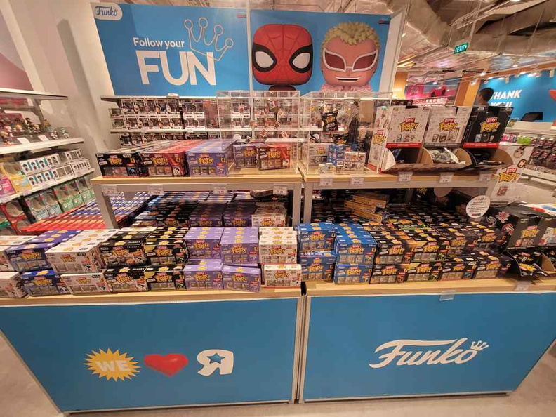 toys-r-us-vivocity-flagship-store-22