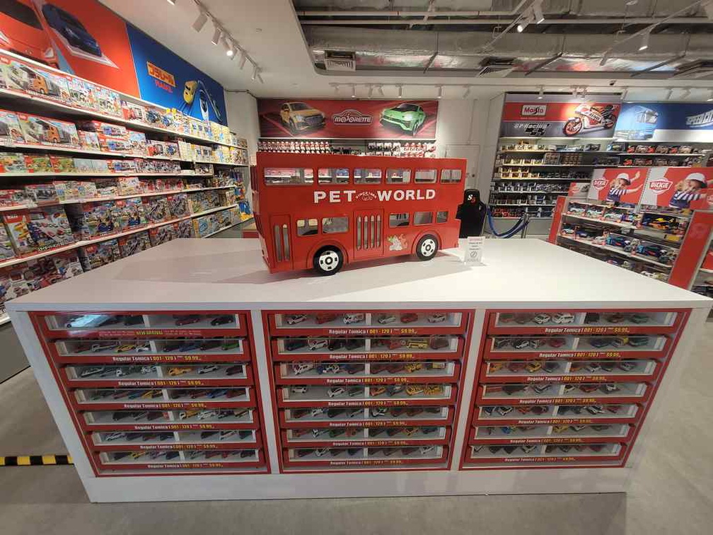 toys-r-us-vivocity-flagship-store-25