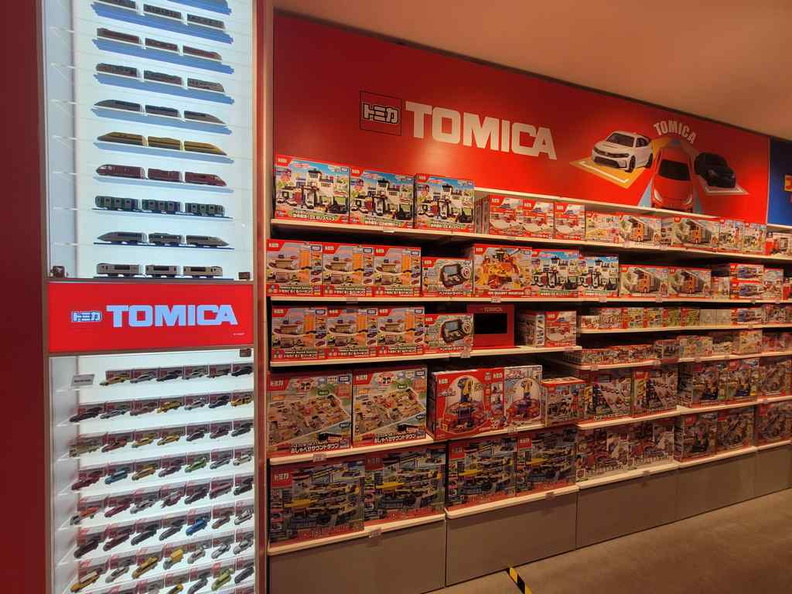 toys-r-us-vivocity-flagship-store-26