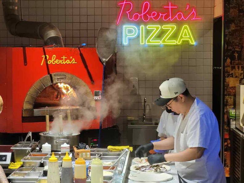 robertas-pizza-marina-bay-sands-15