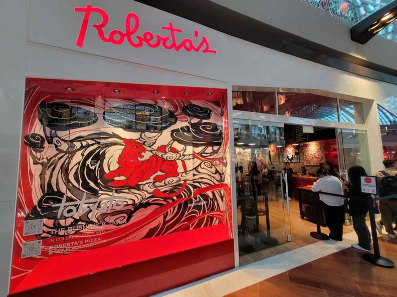 robertas-pizza-marina-bay-sands-01