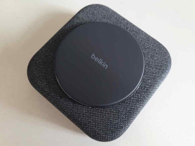 belkin-boostcharge-2-in-1-travel-pad-04
