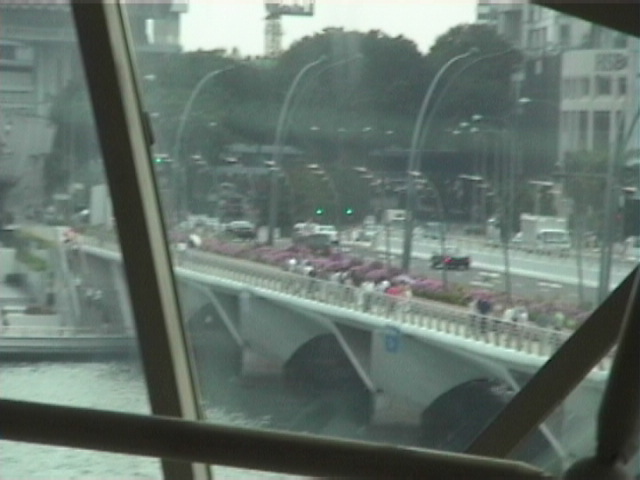 the fullerton/esplanade bridge