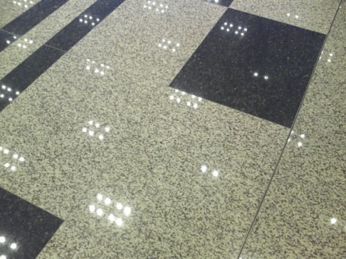 oooo me see shiny lights!