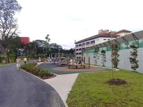 The park is also a family place, with lots of playgrounds littered along the route