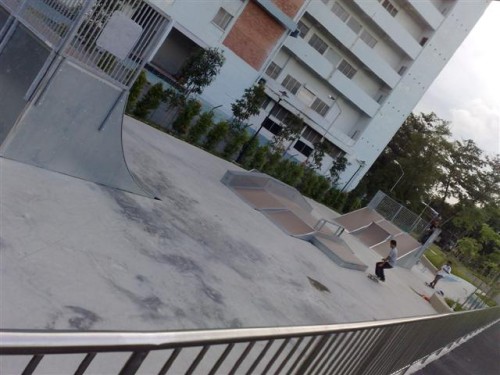 There is also a mini skate park near the queenstown end of the park
