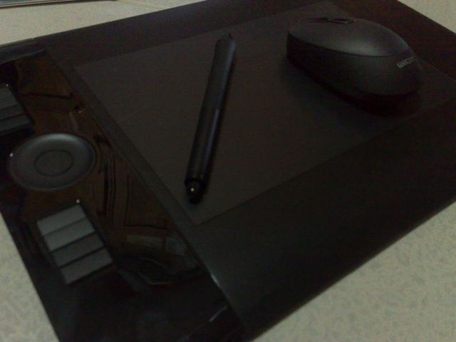 The unit with pen and mouse