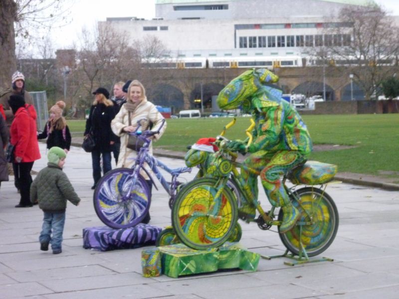 Street performers by the Jubilee gardens