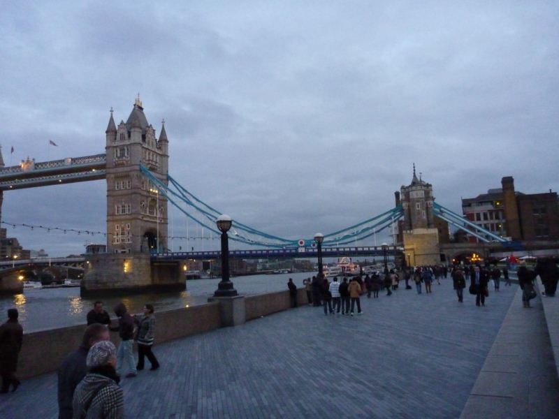 The Thames broadwalk leading to the Tower Bridge