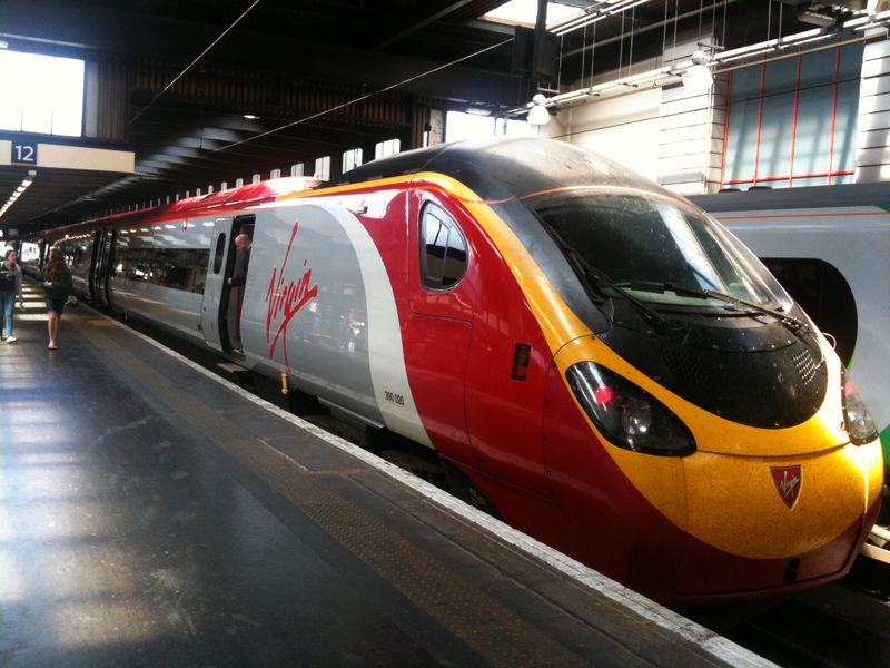 These alstom trains are fast, smooth &amp; wicked looking!