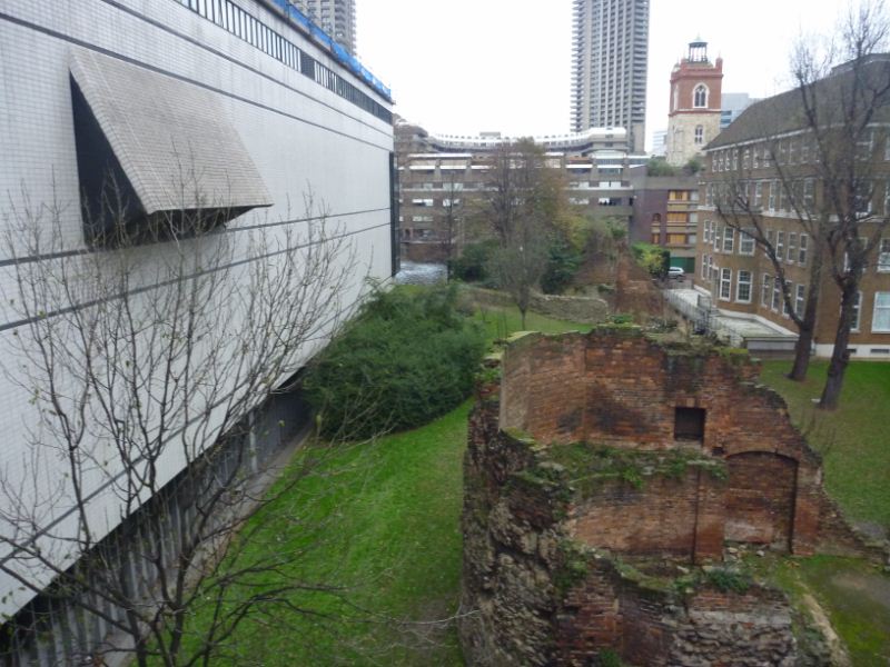 The fort outside the museum