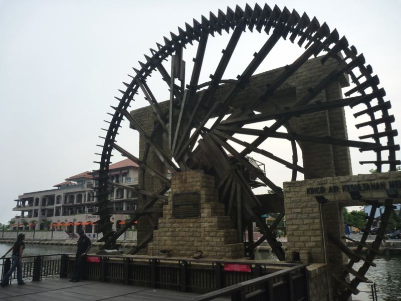 big water wheel is big!