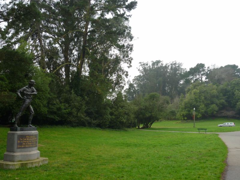 many statues along the common paths