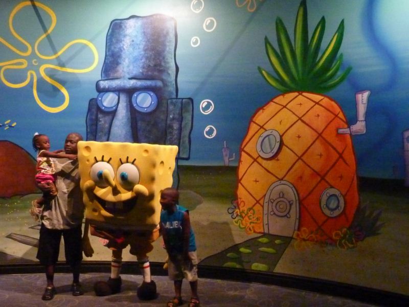 who lives in a pineapple under the sea?