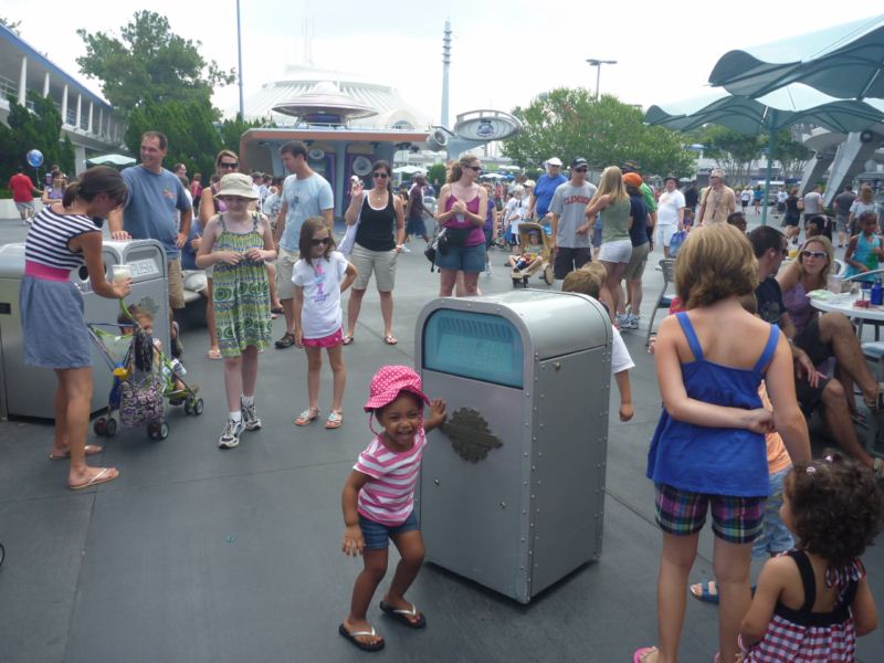 this dustbin talks and moves!