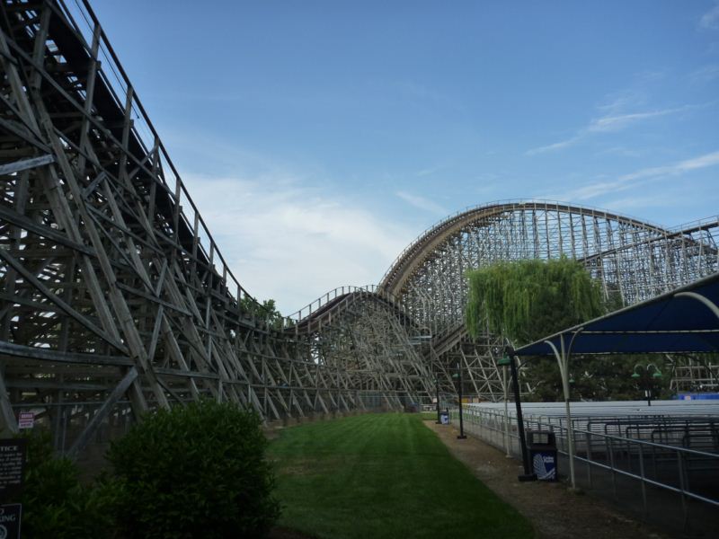 the rides goes all round the queue area