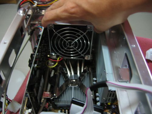 DIY your own home theater personal computer – Installing the CPU