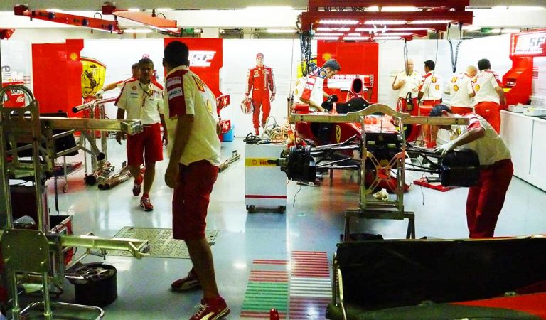Singtel Formula 1 Singapore GP 2009 paddock visit by Shell