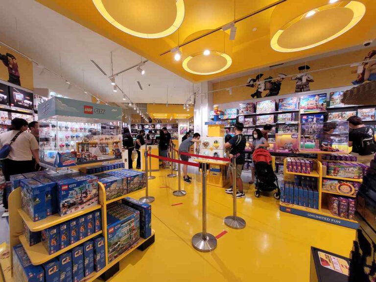 Exploring the Lego Store Suntec City