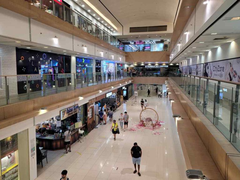 A walk through West Coast plaza