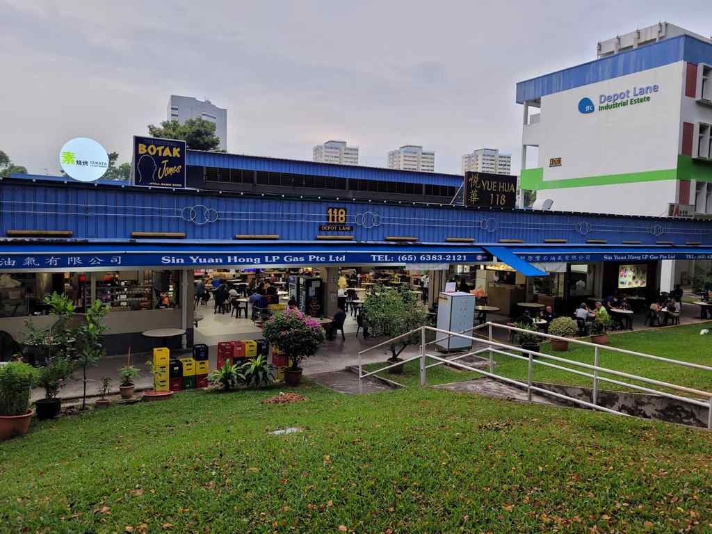 Yue Hua 118 eating house along Depot Road