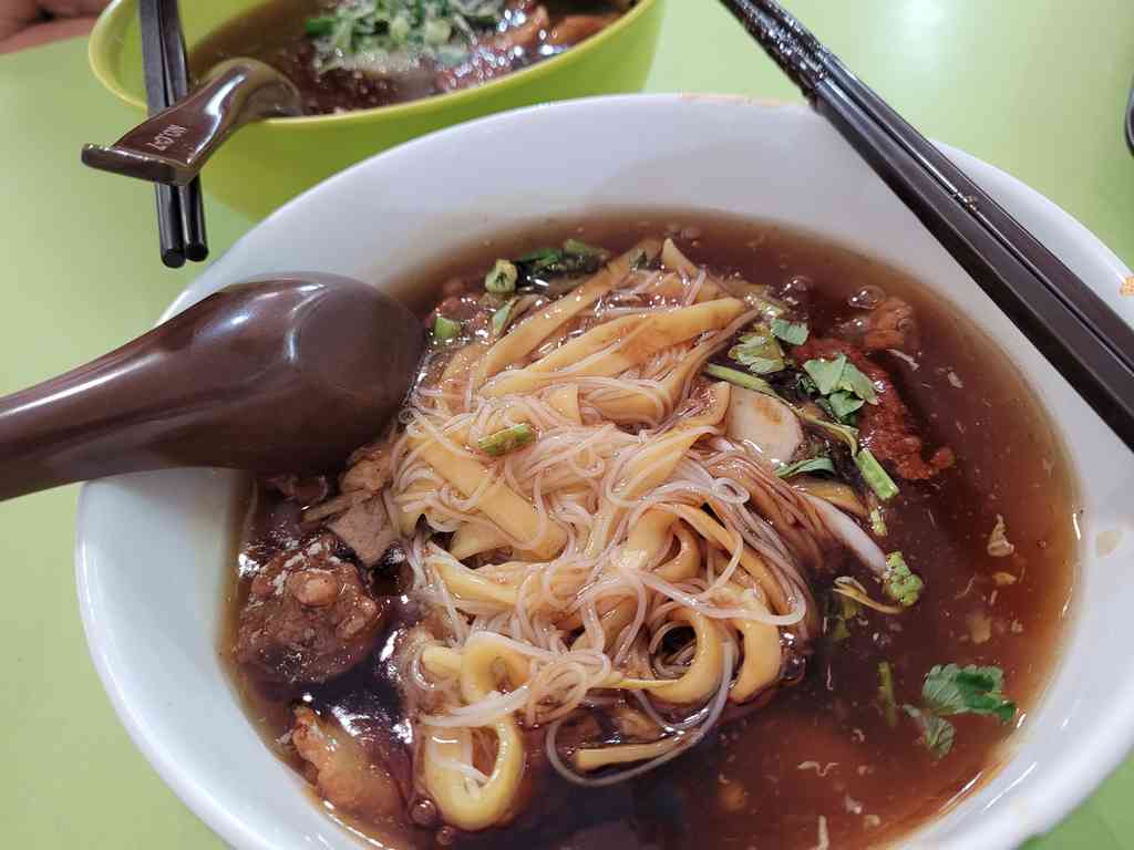 Soon Heng Lor Mee at Beo Crescent, a classic family-run establishment over the decades