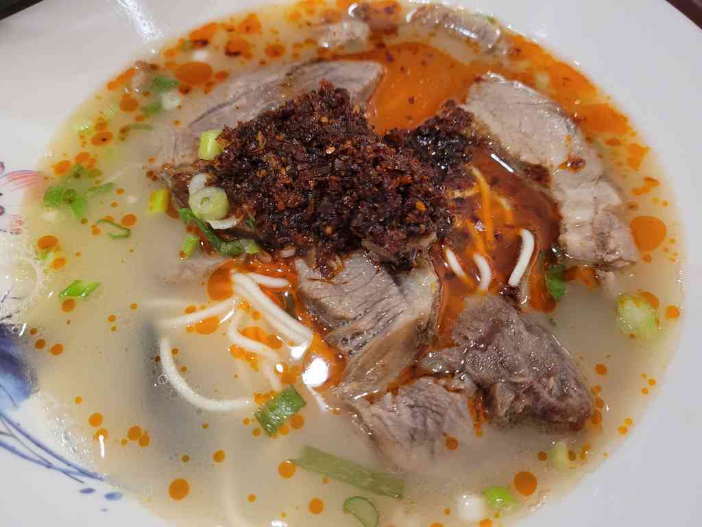 Soupy beef in chilli oil soup an offering here at 800 Bowls Ramen in Capitol, lets take a dine-in today