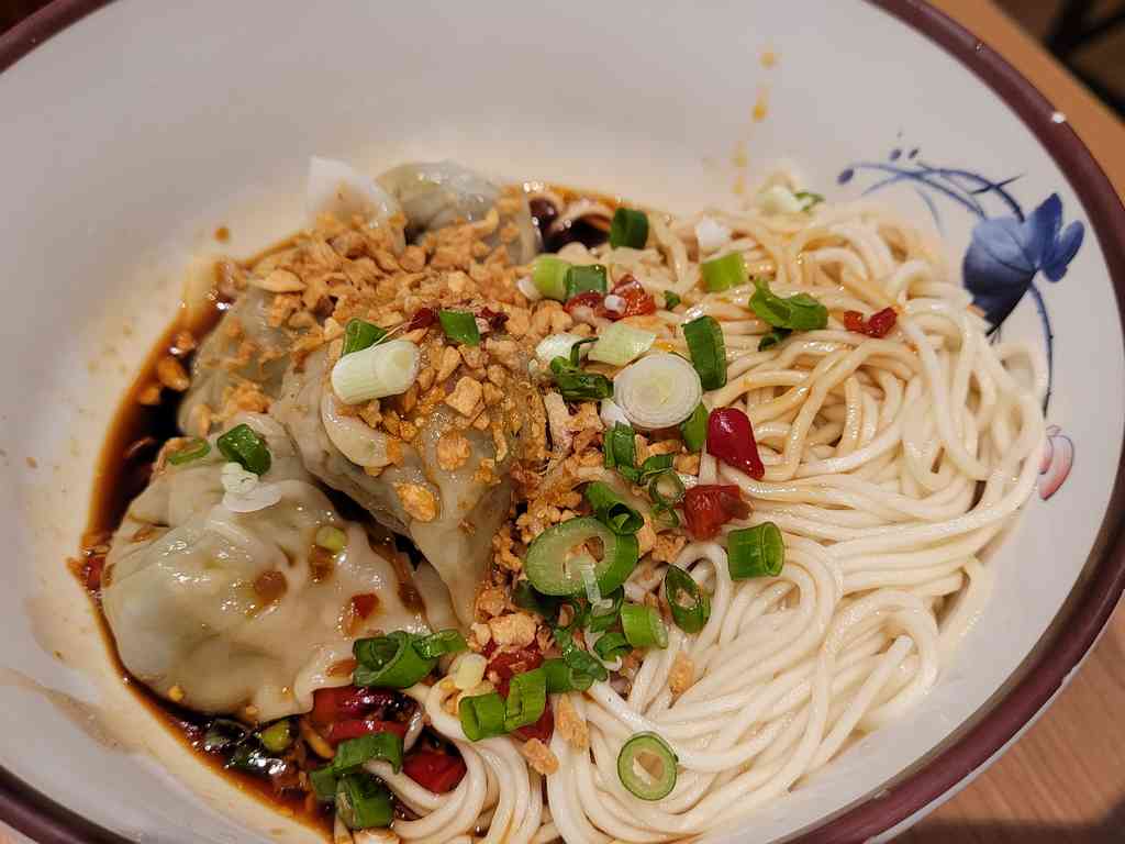 Ramen with prawn dumplings (dry) with hot chilli sauce and vinegar $9