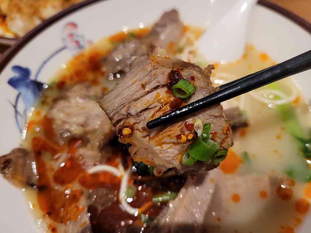 Well flavored and tender soupy beef in chilli oil soup an offering here at 800 Bowls Ramen in Capitol, lets take a dine-in today